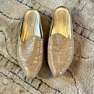 Donals Pliner gold/beige slides